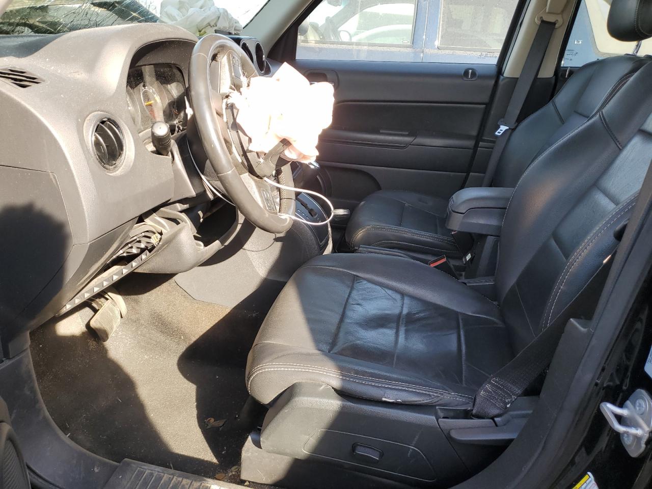 2015 Jeep Liberty (Patriot) VIN 1C4NJRFB4FD324067 Copart auction photo, front end damage thumbnail 7