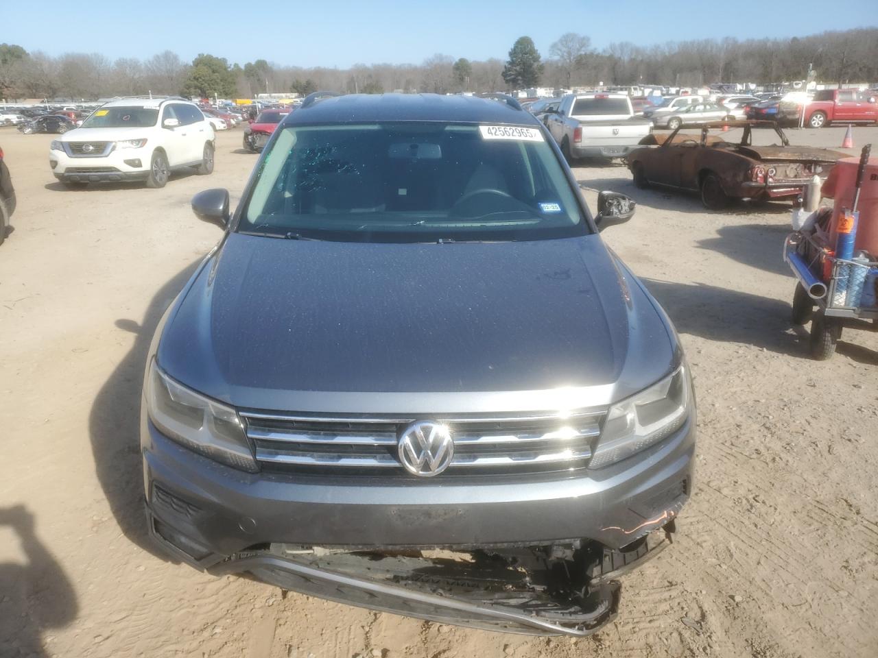 2018 Volkswagen Tiguan VIN 3VV1B7AX3JM009567 Copart auction photo, front end / side damage thumbnail 5