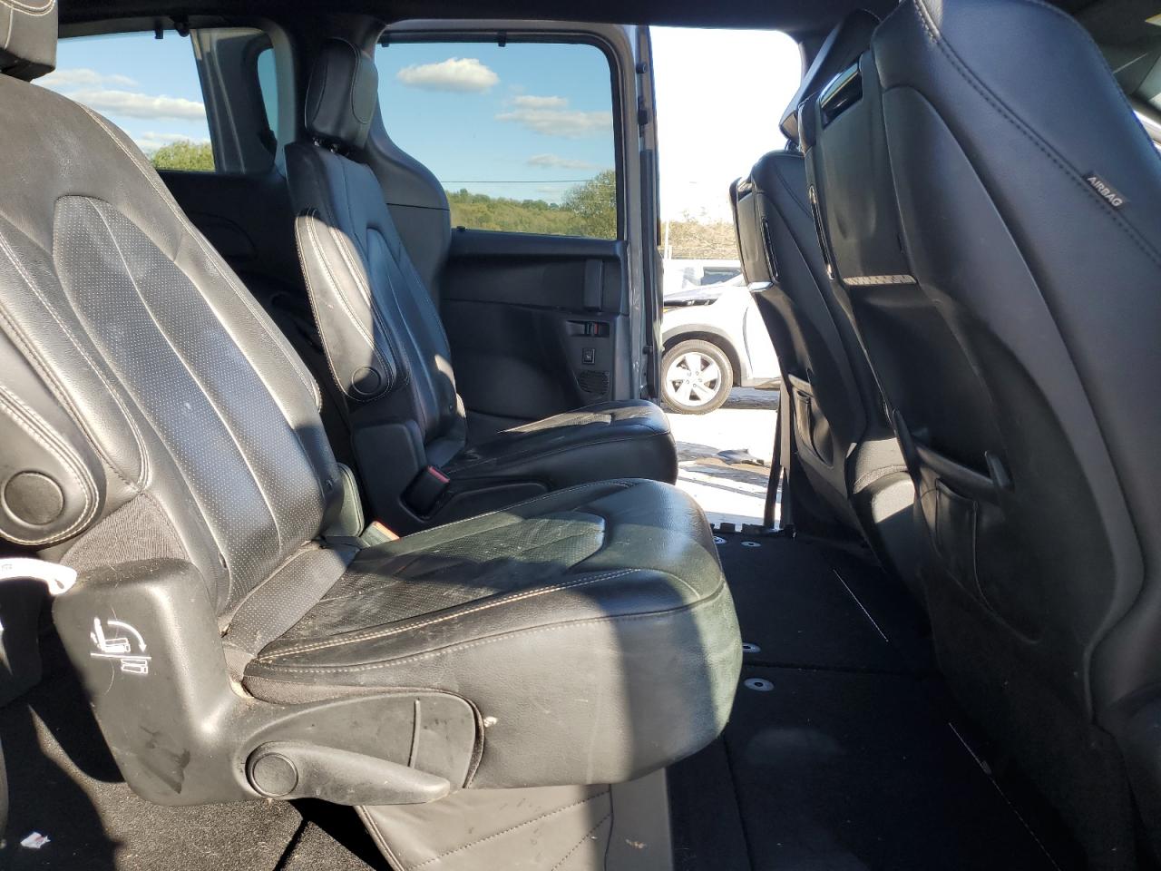 2021 Chrysler Pacifica VIN 2C4RC1BG3MR555681 Copart auction photo, side damage thumbnail 11