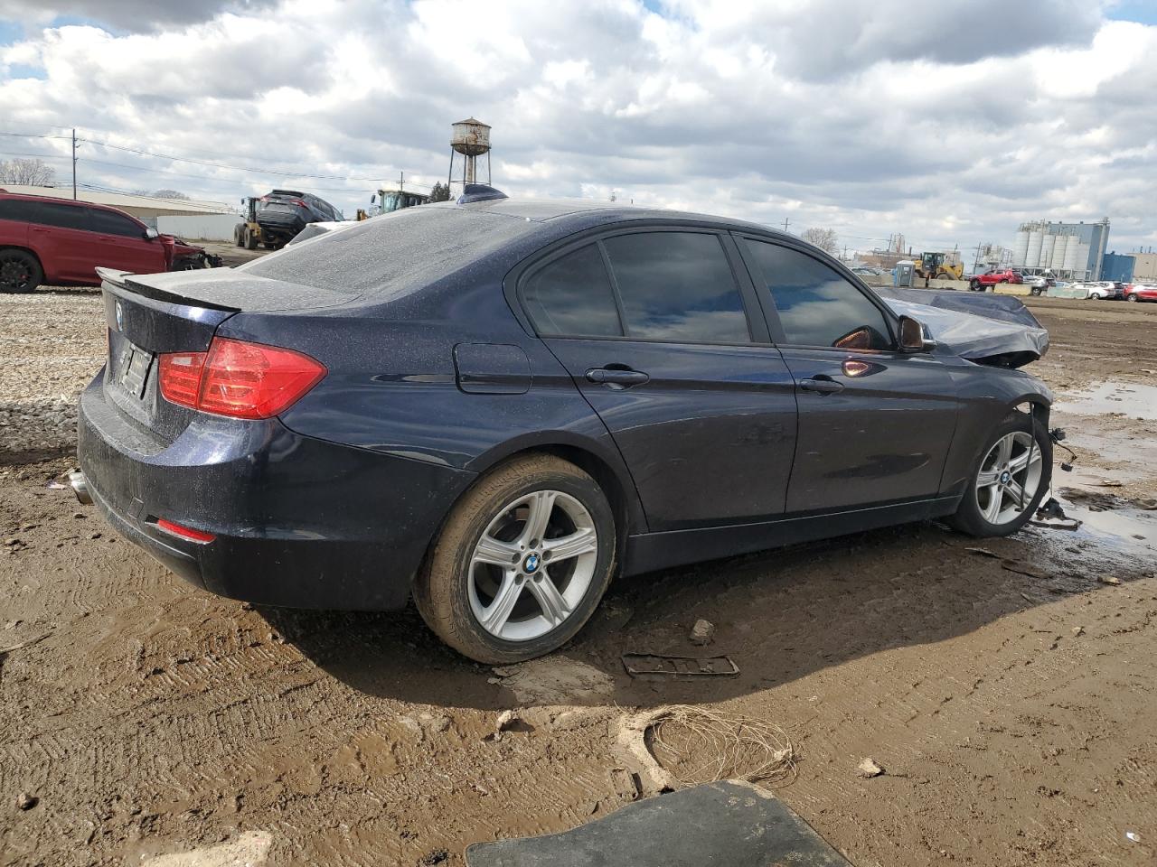 2013 BMW 3er VIN WBA3B5G58DNS00720 Copart auction photo, front end damage thumbnail 3