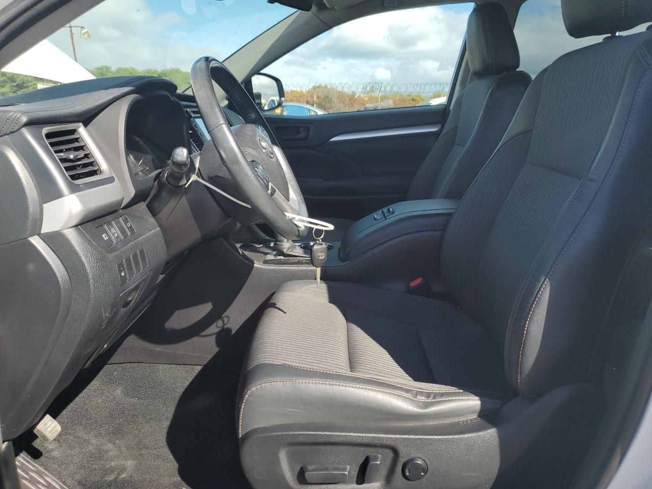 2017 Toyota Highlander VIN 5TDZZRFH5HS196590 Copart auction photo, rear end / side damage thumbnail 7