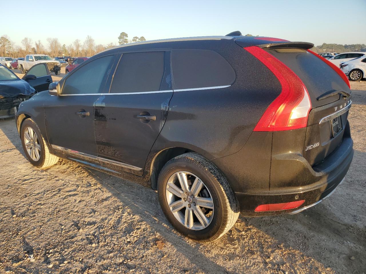 2017 Volvo XC60 VIN YV440MDU9H2039219 Copart auction photo, front end / minor dent/scratches damage thumbnail 2