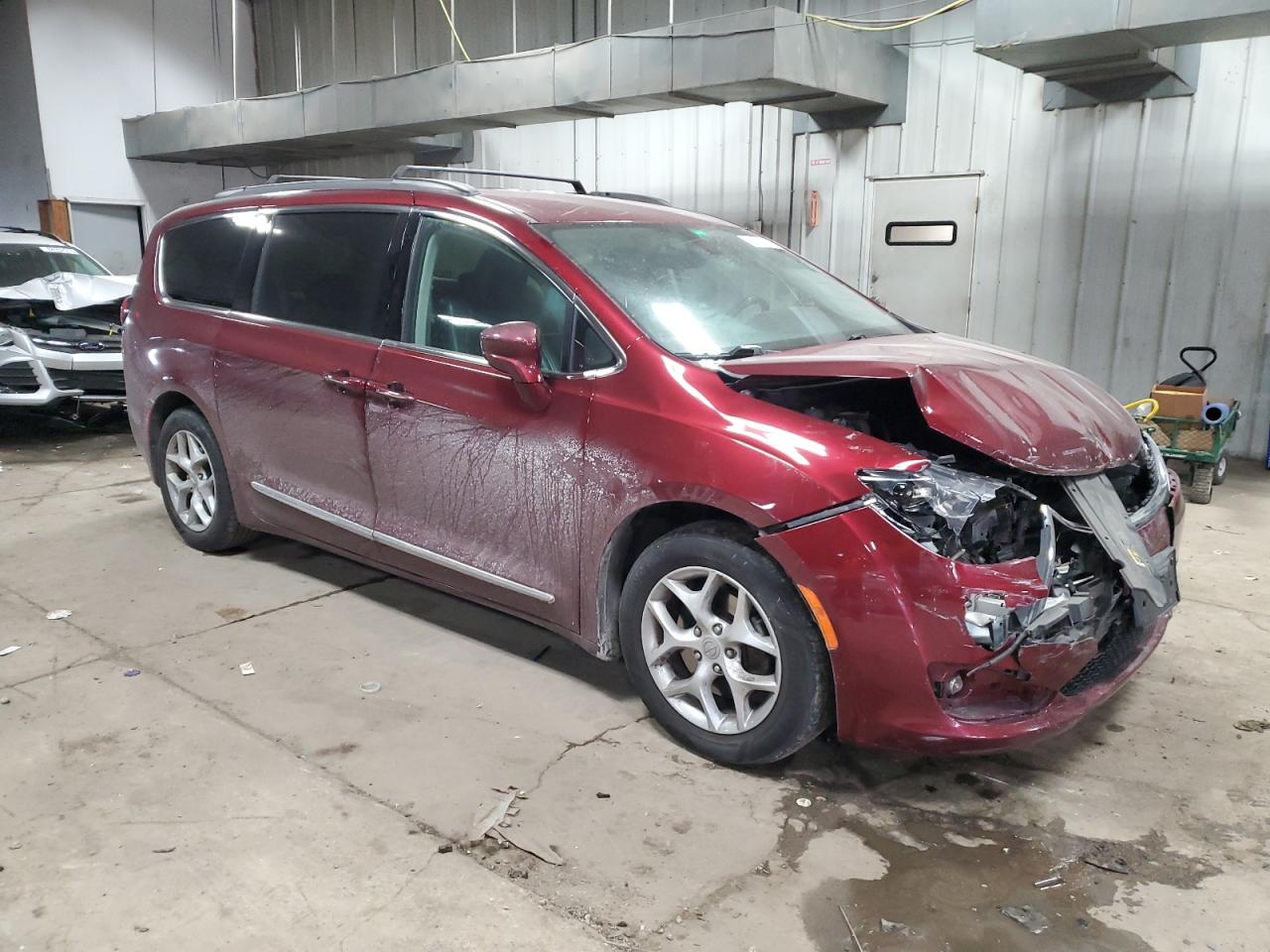 2017 Chrysler Pacifica VIN 2C4RC1BG3HR509824 Copart auction photo, front end damage thumbnail 4