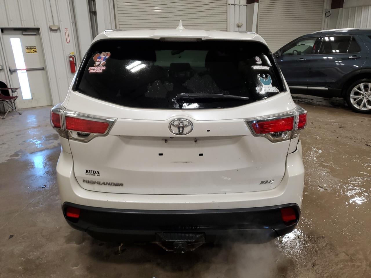 2015 Toyota Highlander VIN 5TDKKRFH4FS055609 Copart auction photo, side / rear end damage thumbnail 6