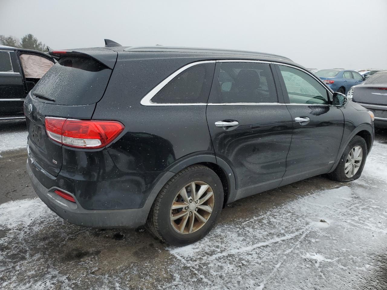 2016 KIA Sorento VIN 5XYPGDA3XGG028841 Copart auction photo, front end / side damage thumbnail 3
