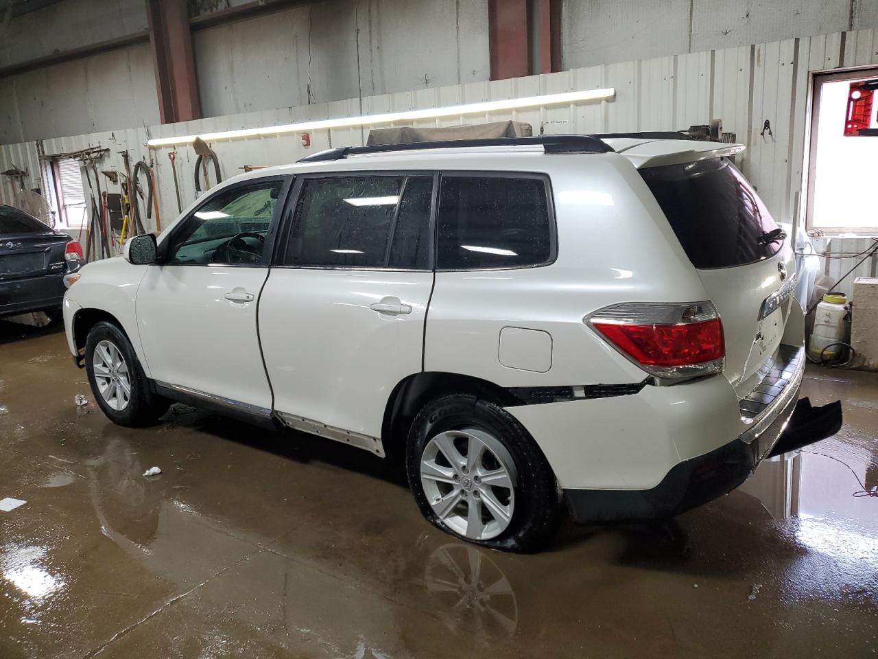 2013 Toyota Highlander VIN 5TDBK3EH0DS201564 Copart auction photo, rear end / side damage thumbnail 2
