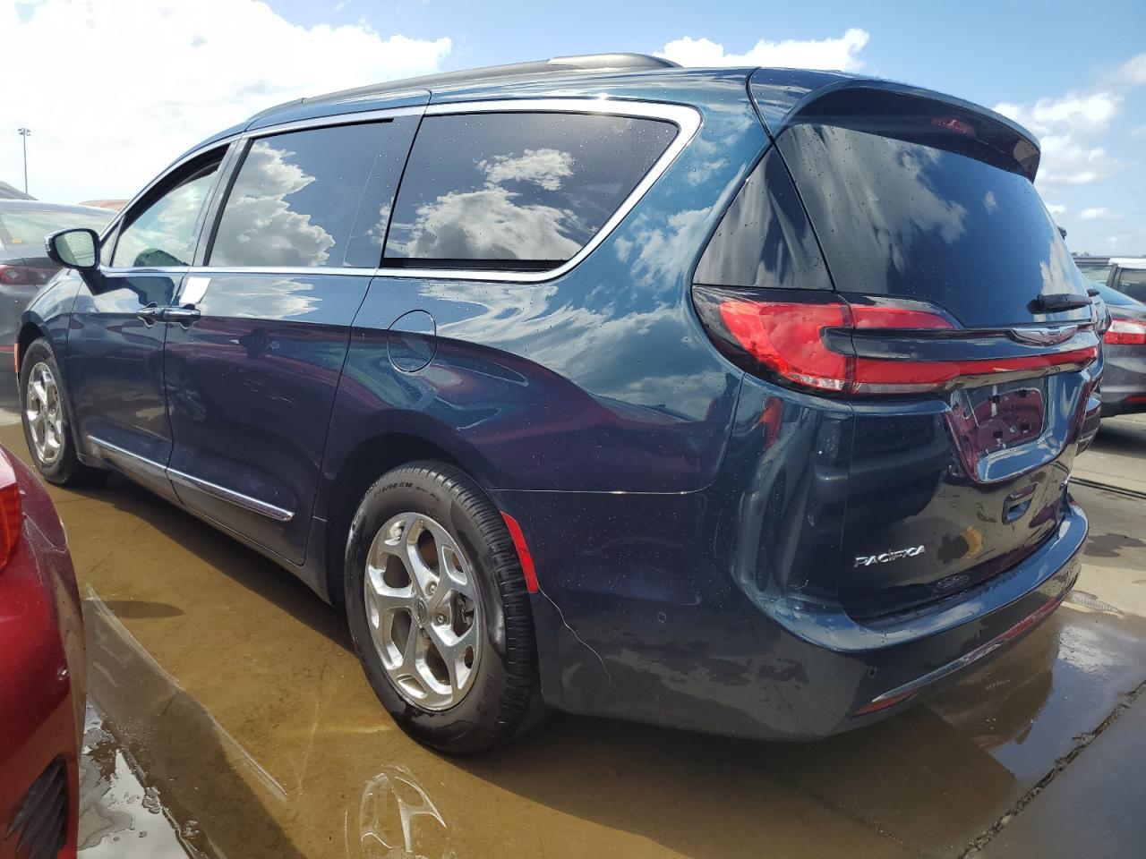 2022 Chrysler Pacifica VIN 2C4RC1GG5NR104228 Copart auction photo, water/flood damage thumbnail 2