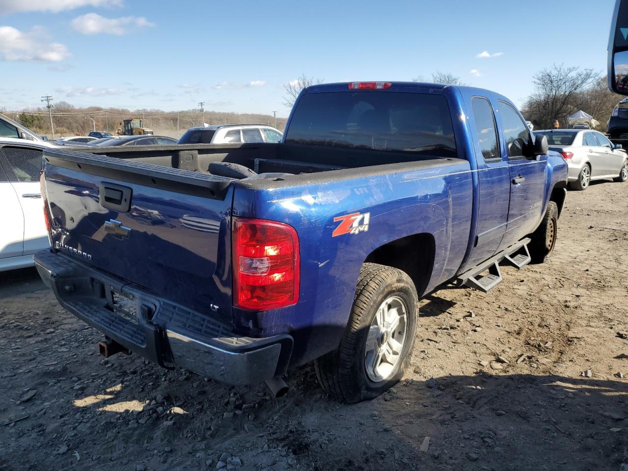 2013 Chevrolet Silverado VIN 1GCRKSE76DZ205276 Copart auction photo, minor dent/scratches / undercarriage damage thumbnail 3