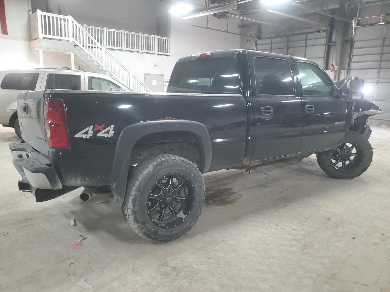 2003 Chevrolet Silverado VIN 1GCHK23G33F108213 Copart auction photo, front end / undercarriage damage thumbnail 3
