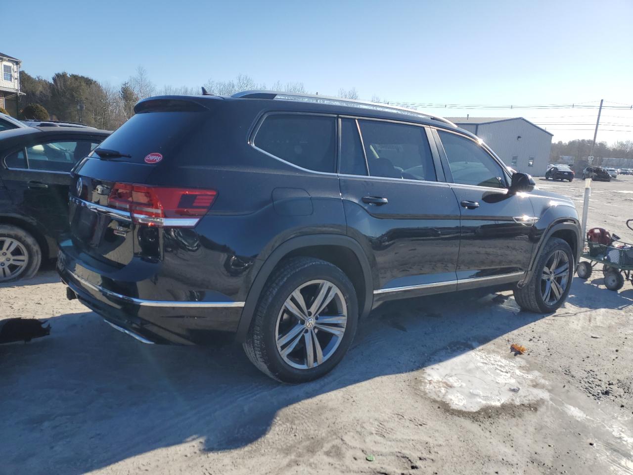 2019 Volkswagen Atlas VIN 1V2RR2CA3KC546952 Copart auction photo, minor dent/scratches damage thumbnail 3