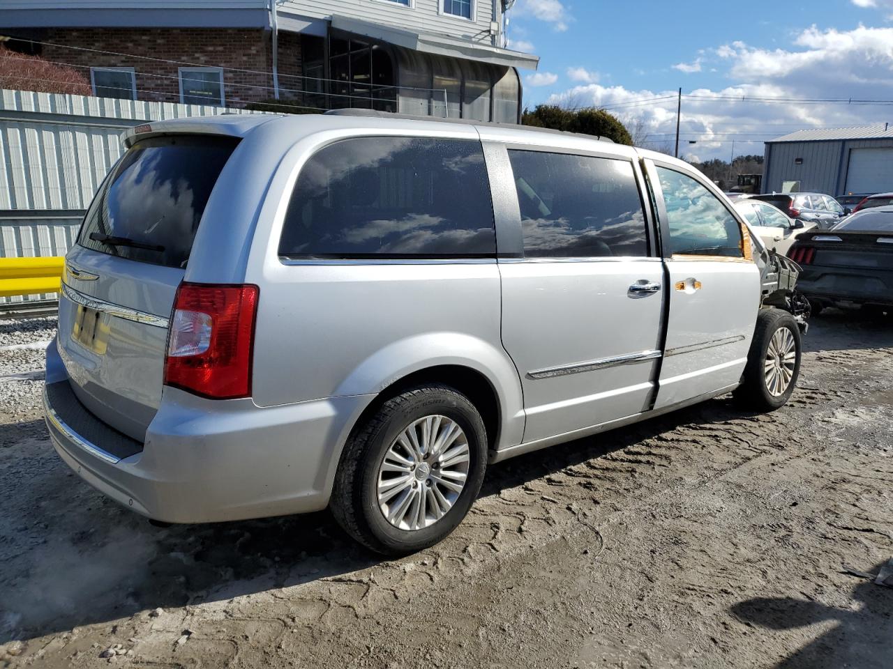 2011 Chrysler Town & Country VIN 2A4RR8DGXBR780854 Copart auction photo, front end damage thumbnail 3