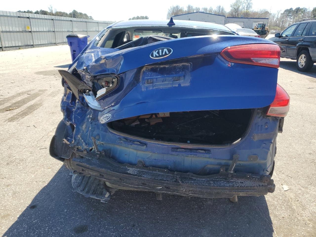 2017 KIA Forte VIN 3KPFK4A74HE152860 Copart auction photo, rear end / front end damage thumbnail 6