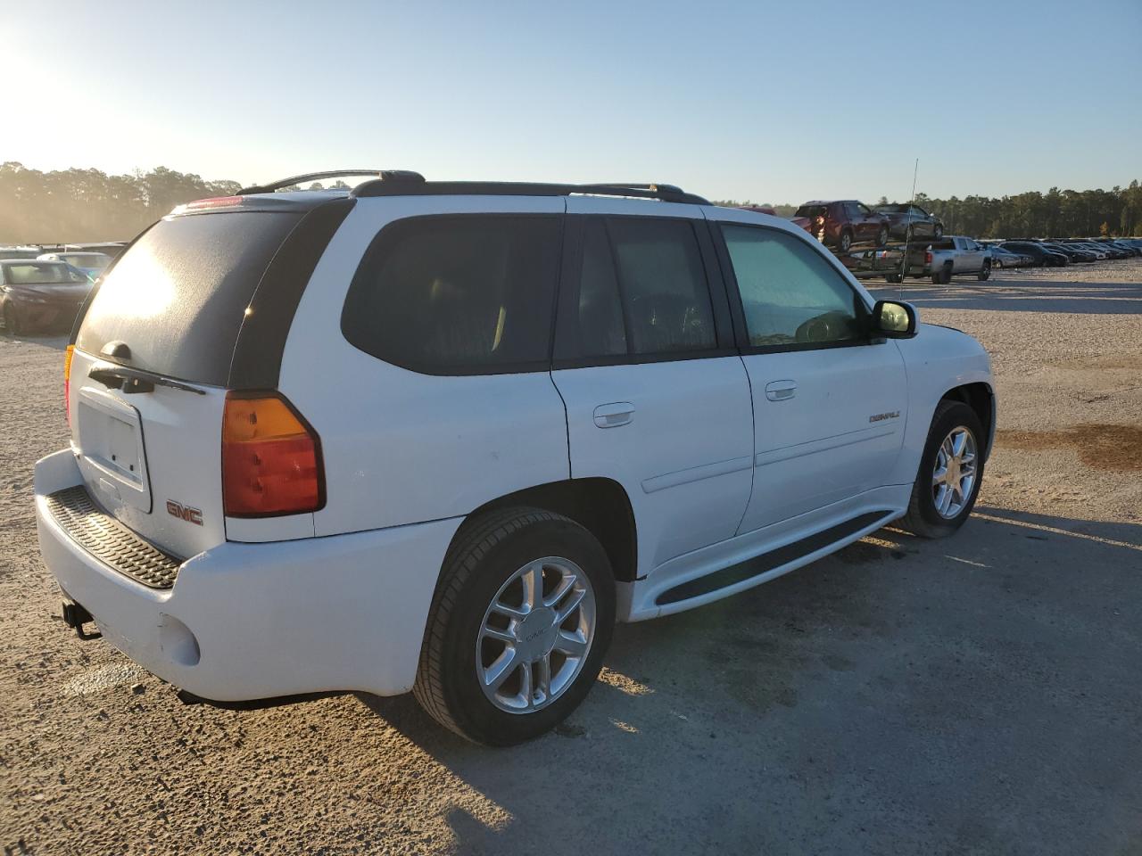 2009 GMC Envoy VIN 1GKET53MX92119463 Copart auction photo, front end damage thumbnail 3