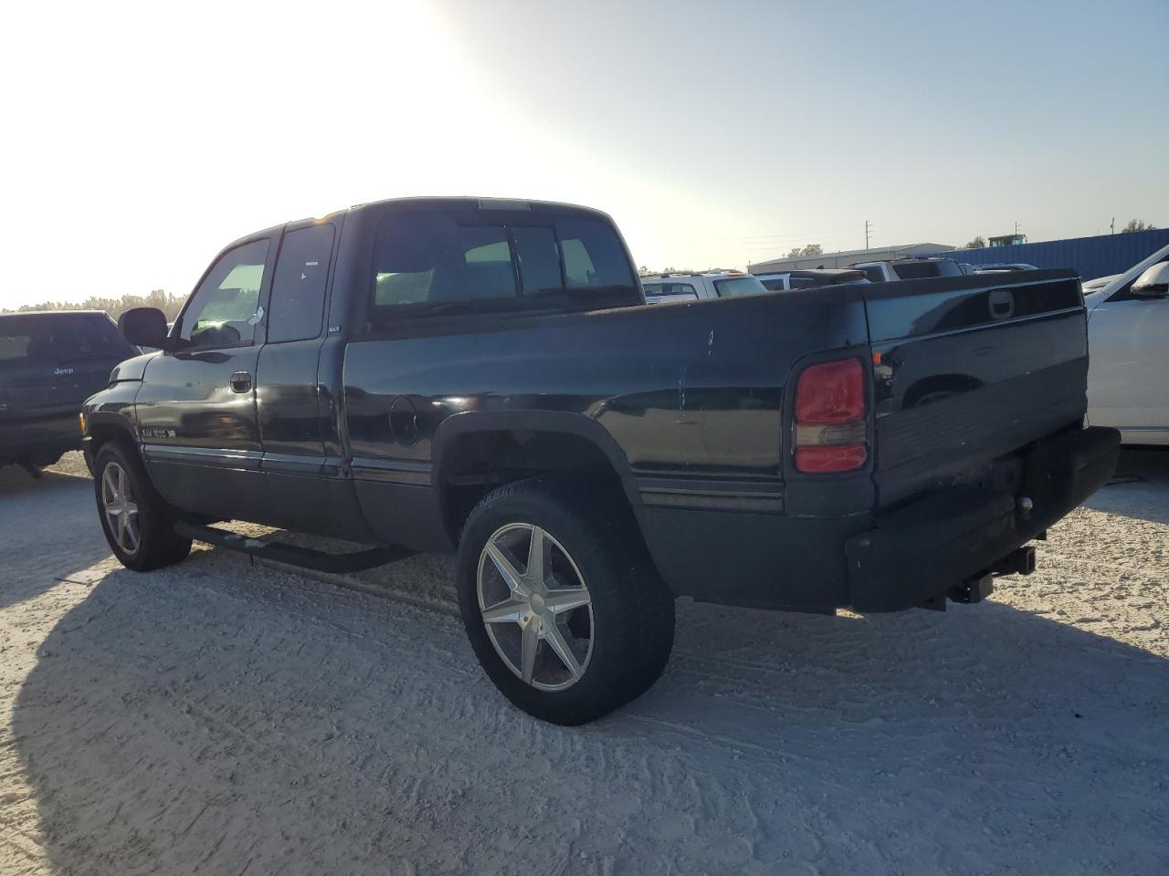 2000 Dodge RAM VIN 1B7HC13Z7YJ122323 Copart auction photo, water/flood damage thumbnail 2