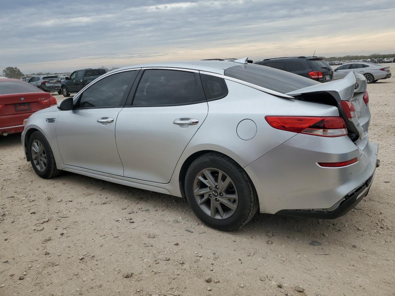 2019 KIA Optima VIN 5XXGT4L31KG333554 Copart auction photo, rear end damage thumbnail 2