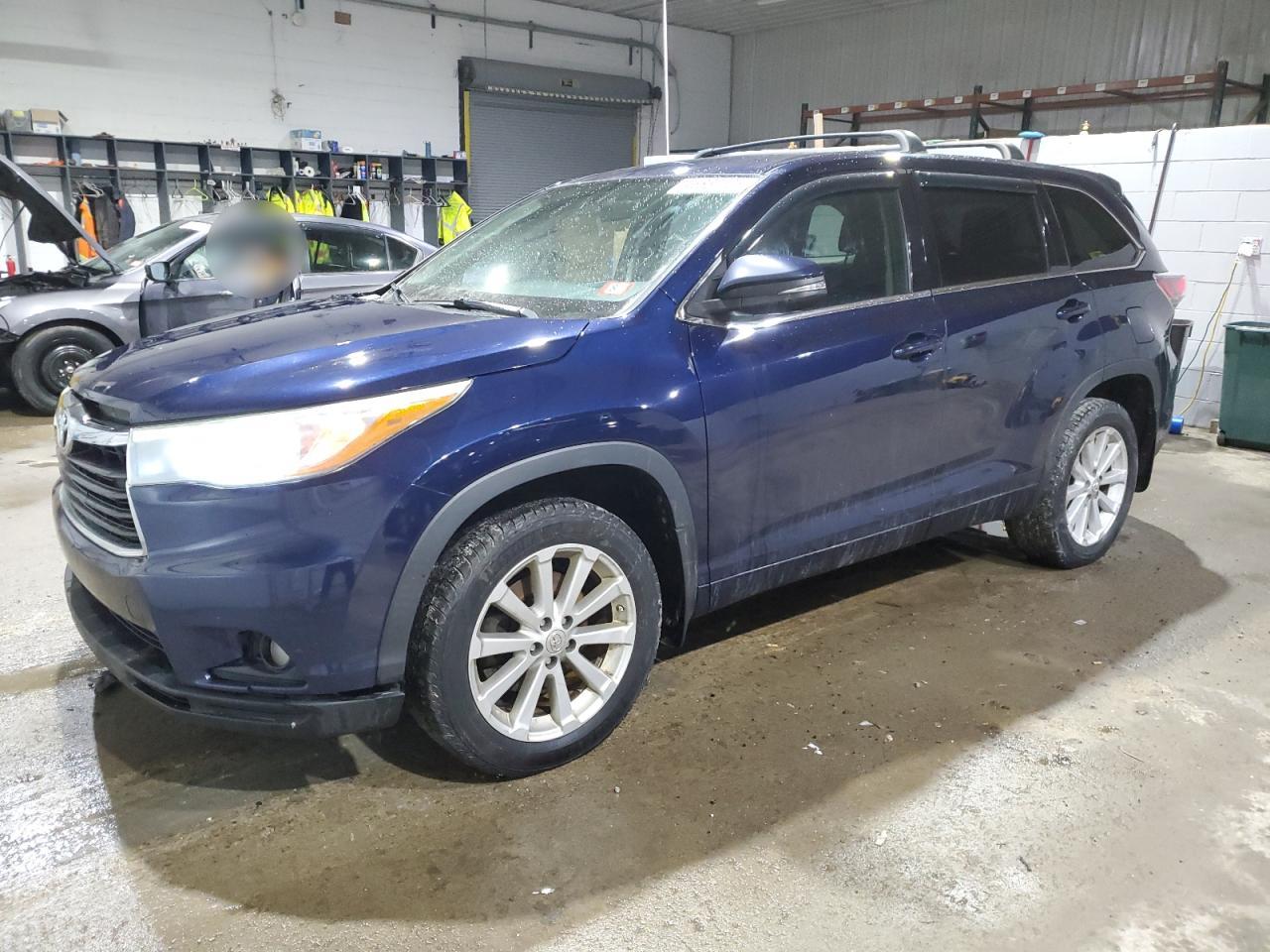 2015 Toyota Highlander VIN 5TDBKRFH2FS085451
