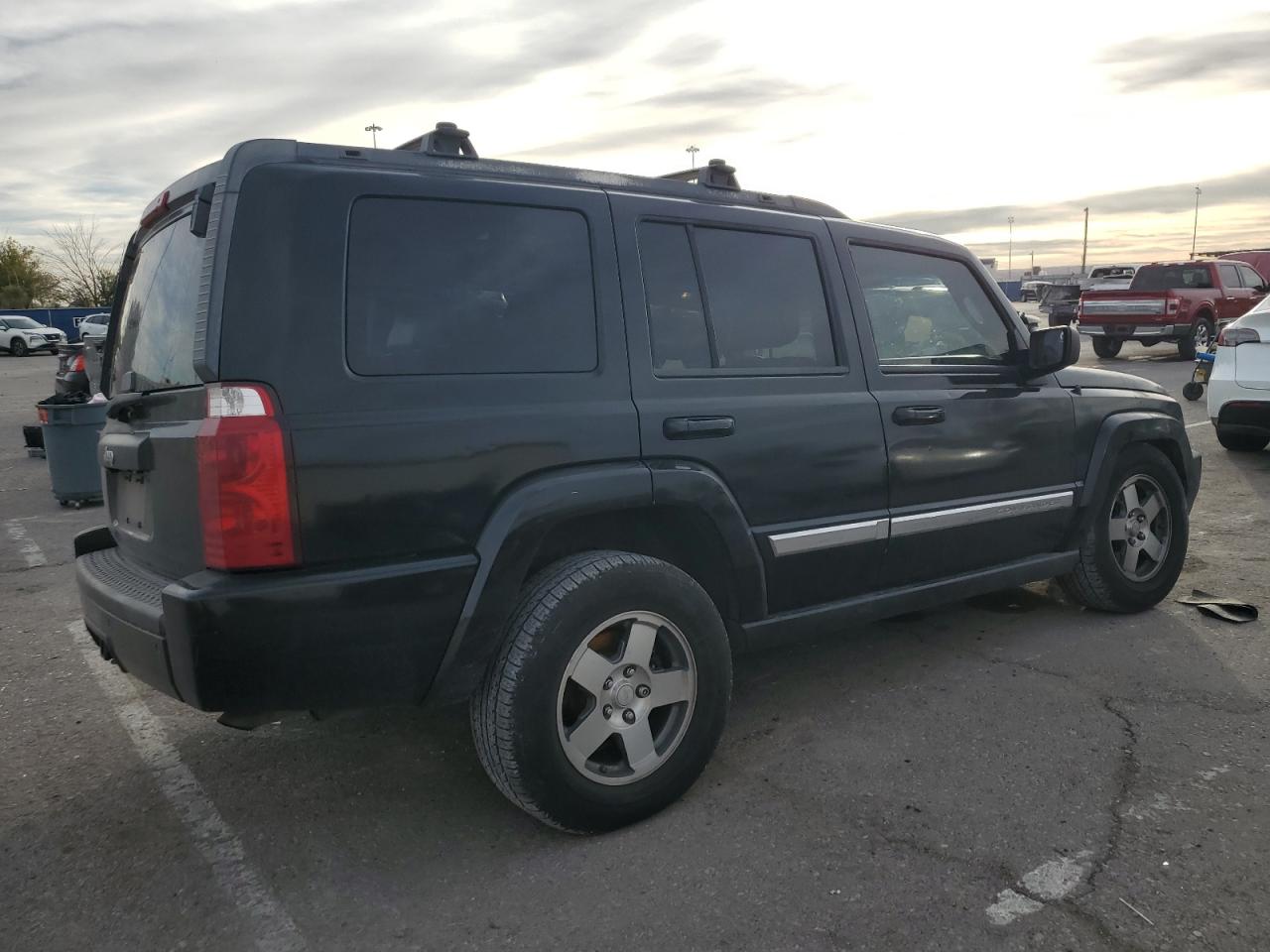 2010 Jeep Commander VIN 1J4RH4GT2AC153299 Copart auction photo, all over / undercarriage damage thumbnail 3