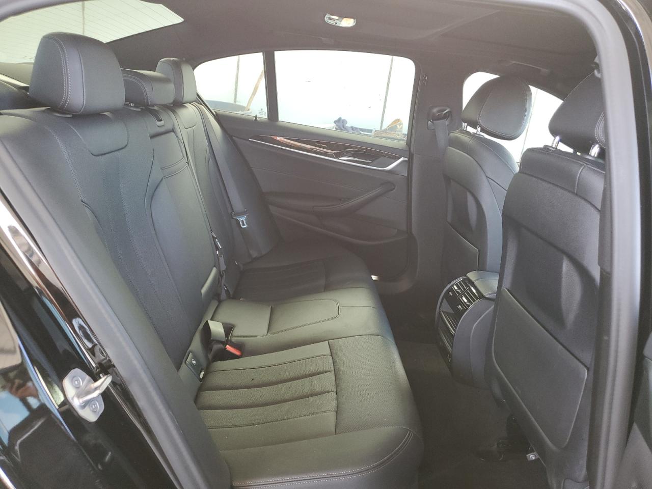 2021 BMW 5er VIN WBA53BH03MWX18073 Copart auction photo, rear end / minor dent/scratches damage thumbnail 10