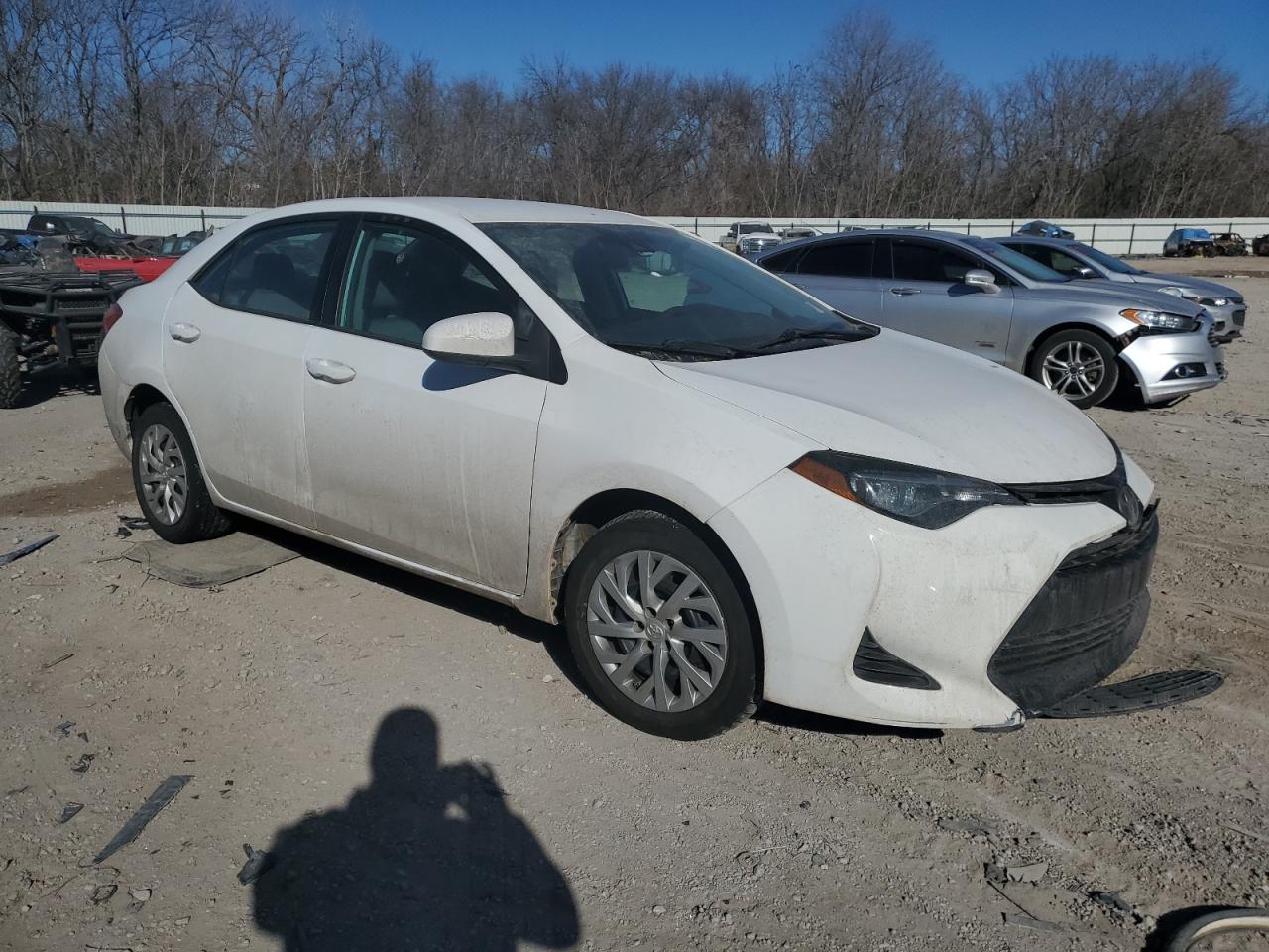 2019 Toyota Corolla VIN 5YFBURHE6KP928440 Copart auction photo, side / front end damage thumbnail 4