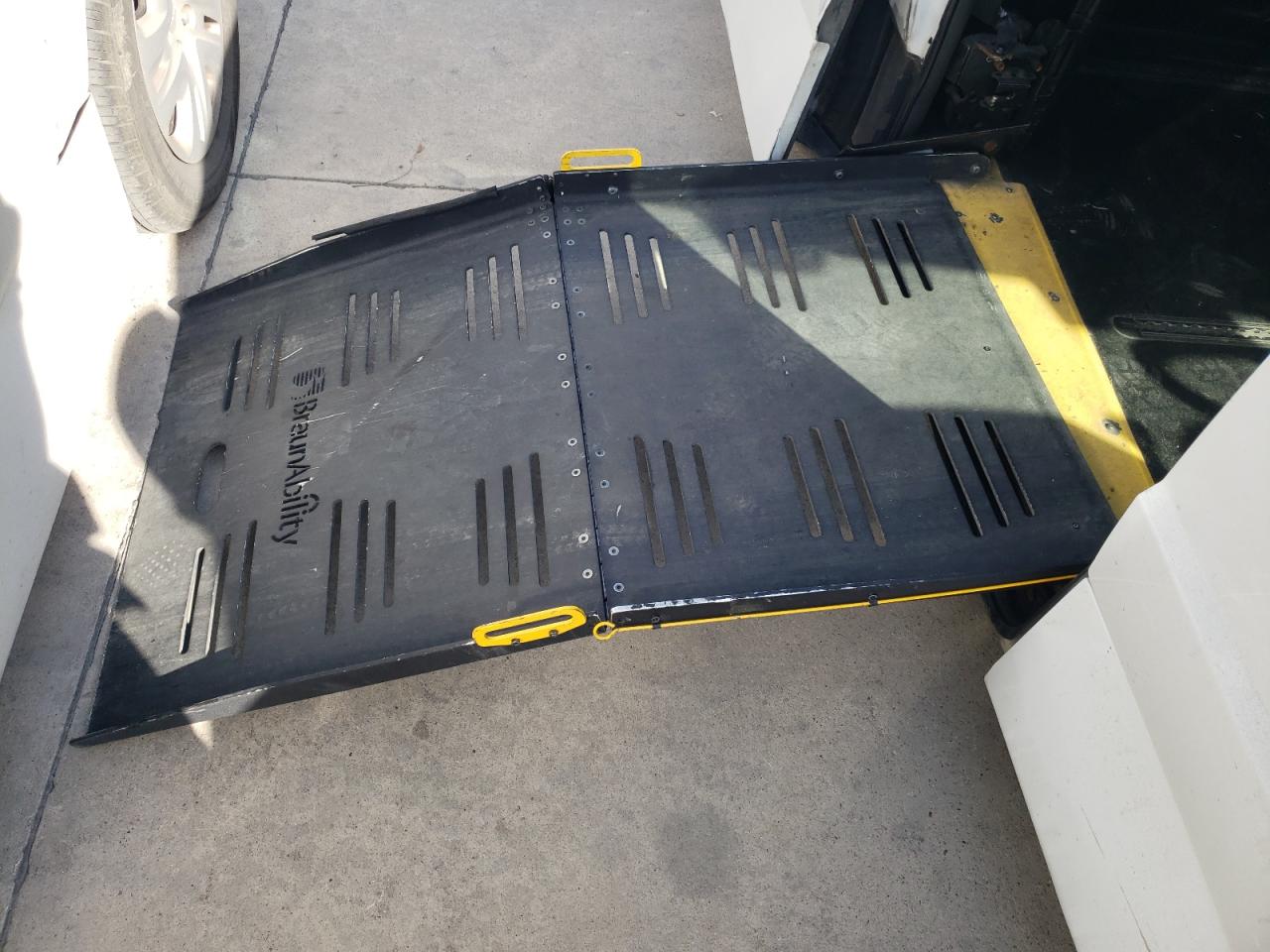 2019 Dodge Caravan VIN 2C7WDGBG7KR728475 Copart auction photo, minor dent/scratches damage thumbnail 13