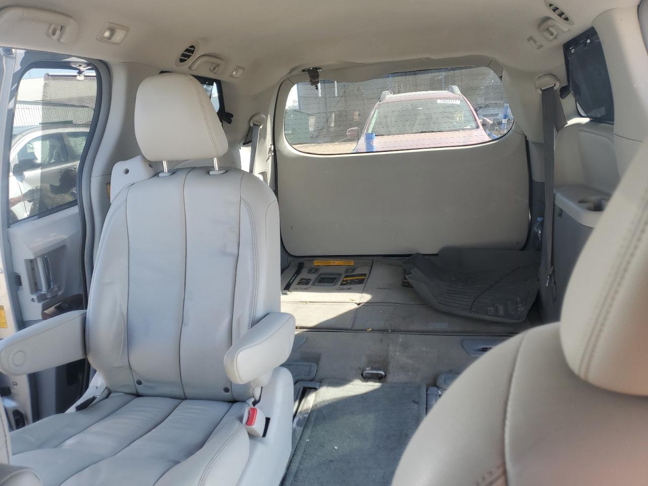 2013 Toyota Sienna VIN 5TDDK3DC1DS068036 Copart auction photo, front end damage thumbnail 10
