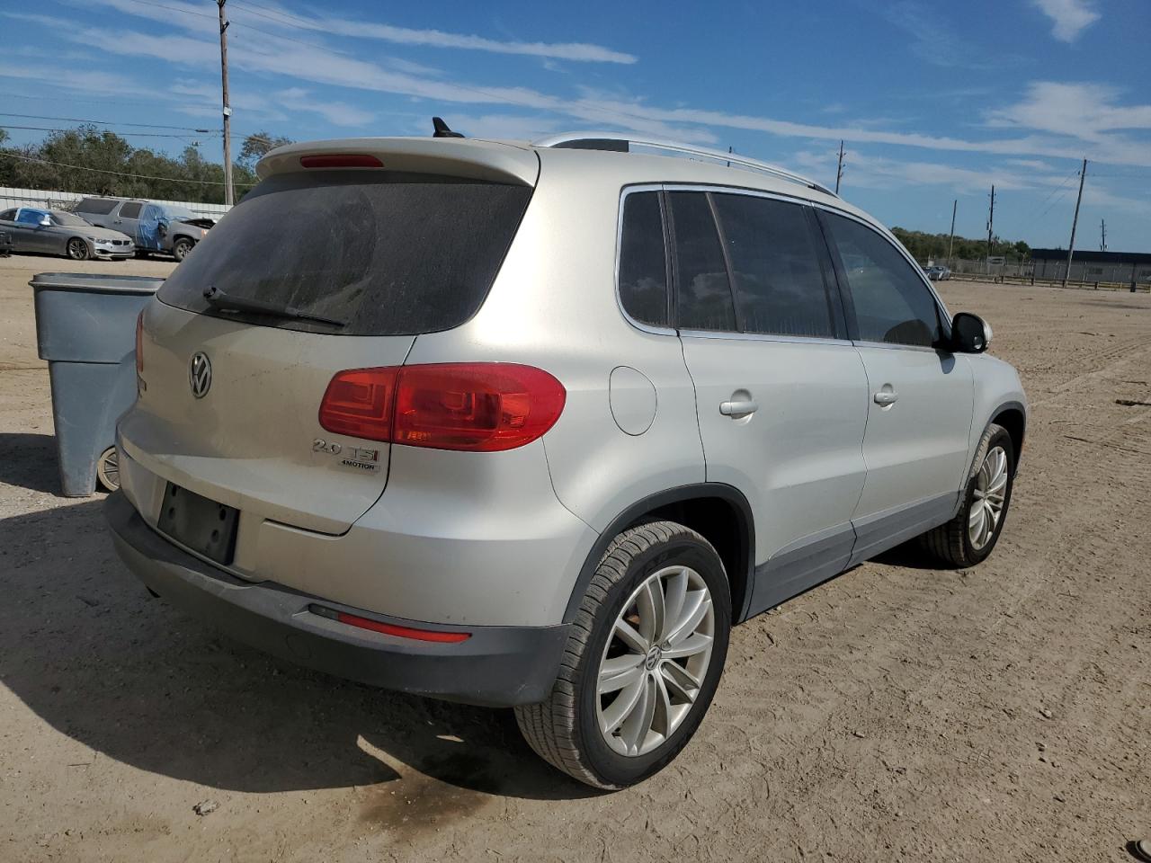 2015 Volkswagen Tiguan VIN WVGBV7AX1FW607542 Copart auction photo, front end / minor dent/scratches damage thumbnail 3