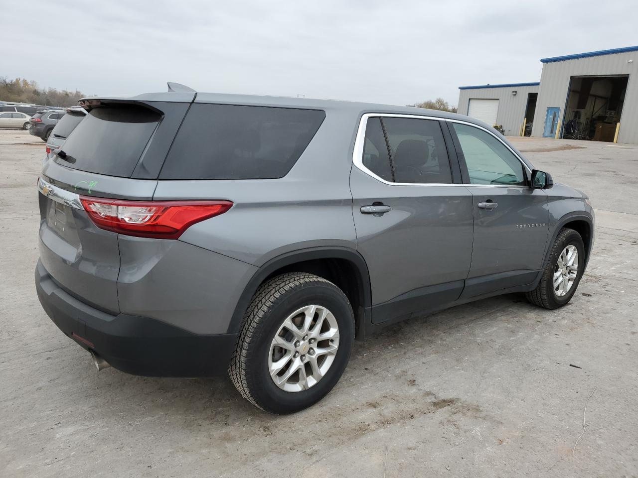 2019 Chevrolet Traverse VIN 1GNERFKW5KJ233375 Copart auction photo, front end / minor dent/scratches damage thumbnail 3