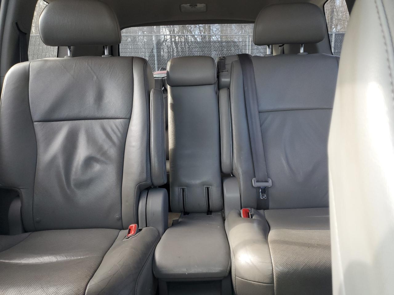 2011 Toyota Highlander VIN 5TDDK3EH5BS085638 Copart auction photo, minor dent/scratches damage thumbnail 10