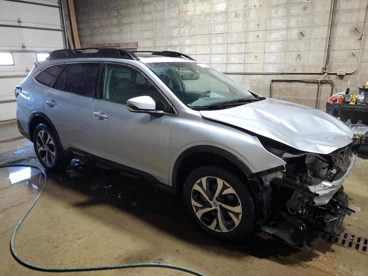 2020 Subaru Outback VIN 4S4BTANC3L3186642 Copart auction photo, front end / side damage thumbnail 4