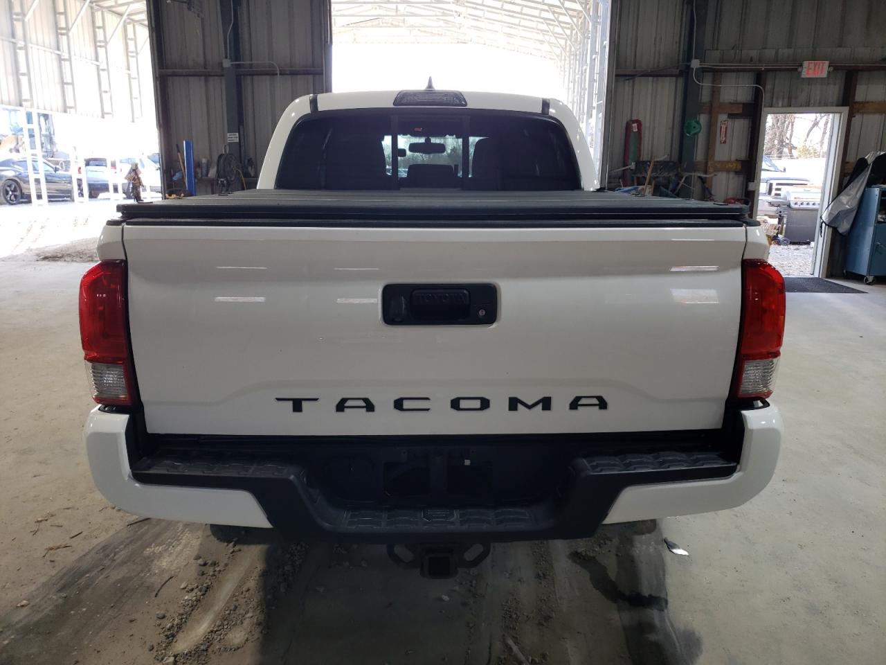 2016 Toyota Tacoma VIN 5TFCZ5AN7GX025991 Copart auction photo, front end / minor dent/scratches damage thumbnail 6