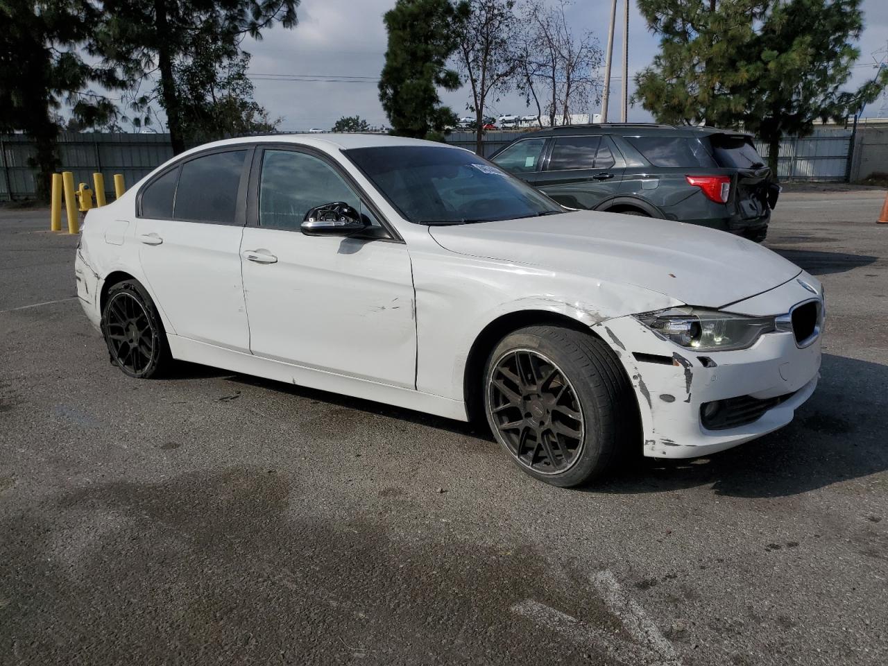 2013 BMW 3er VIN WBA3B3C51DF543759 Copart auction photo, all over damage thumbnail 4