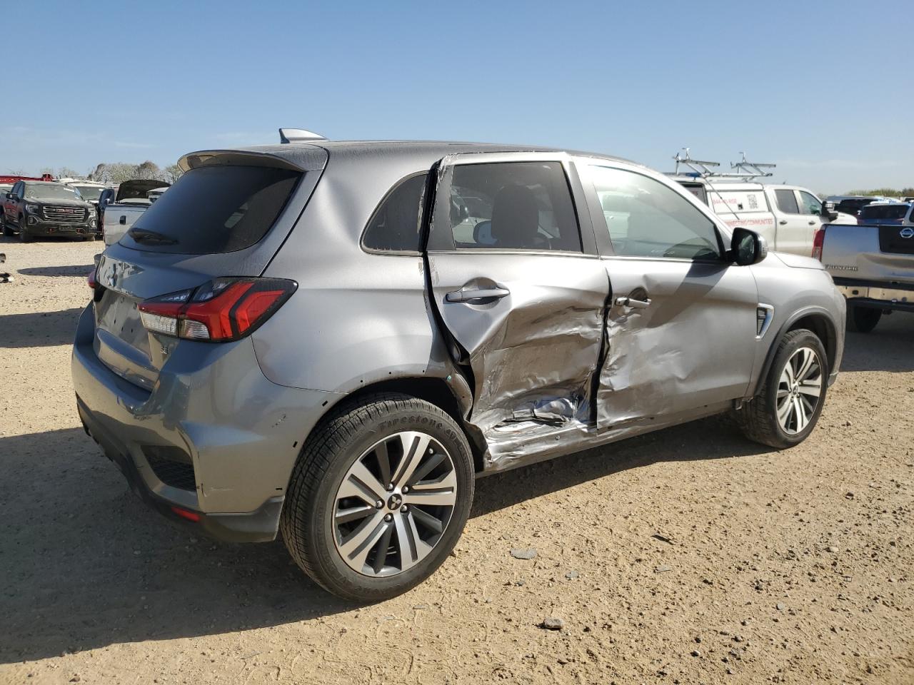 2021 Mitsubishi Outlander VIN JA4ARUAU9MU010862 Copart auction photo, side damage thumbnail 3