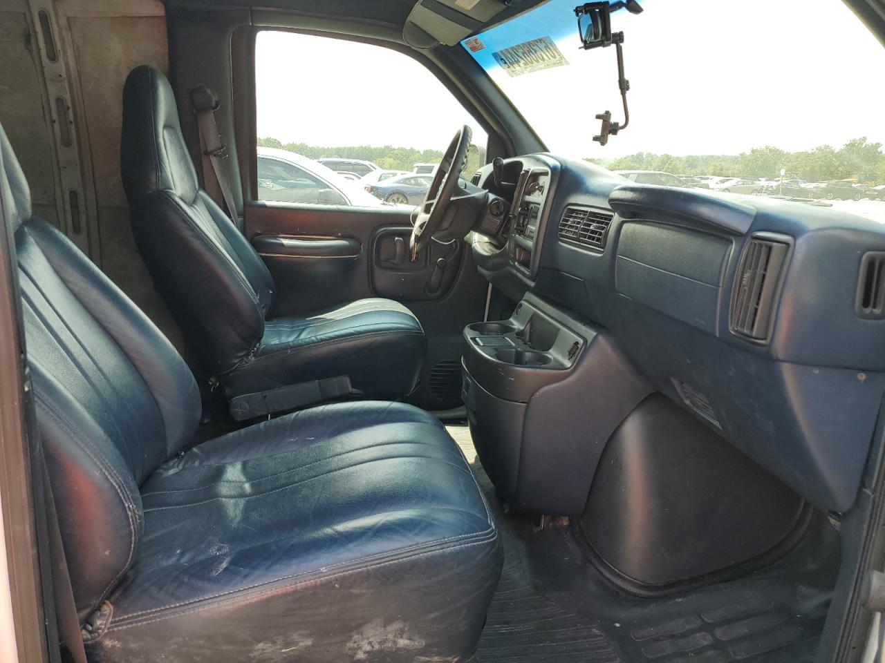 1998 GMC Savana VIN 1GTHG35R0W1009940 Copart auction photo, side damage thumbnail 7