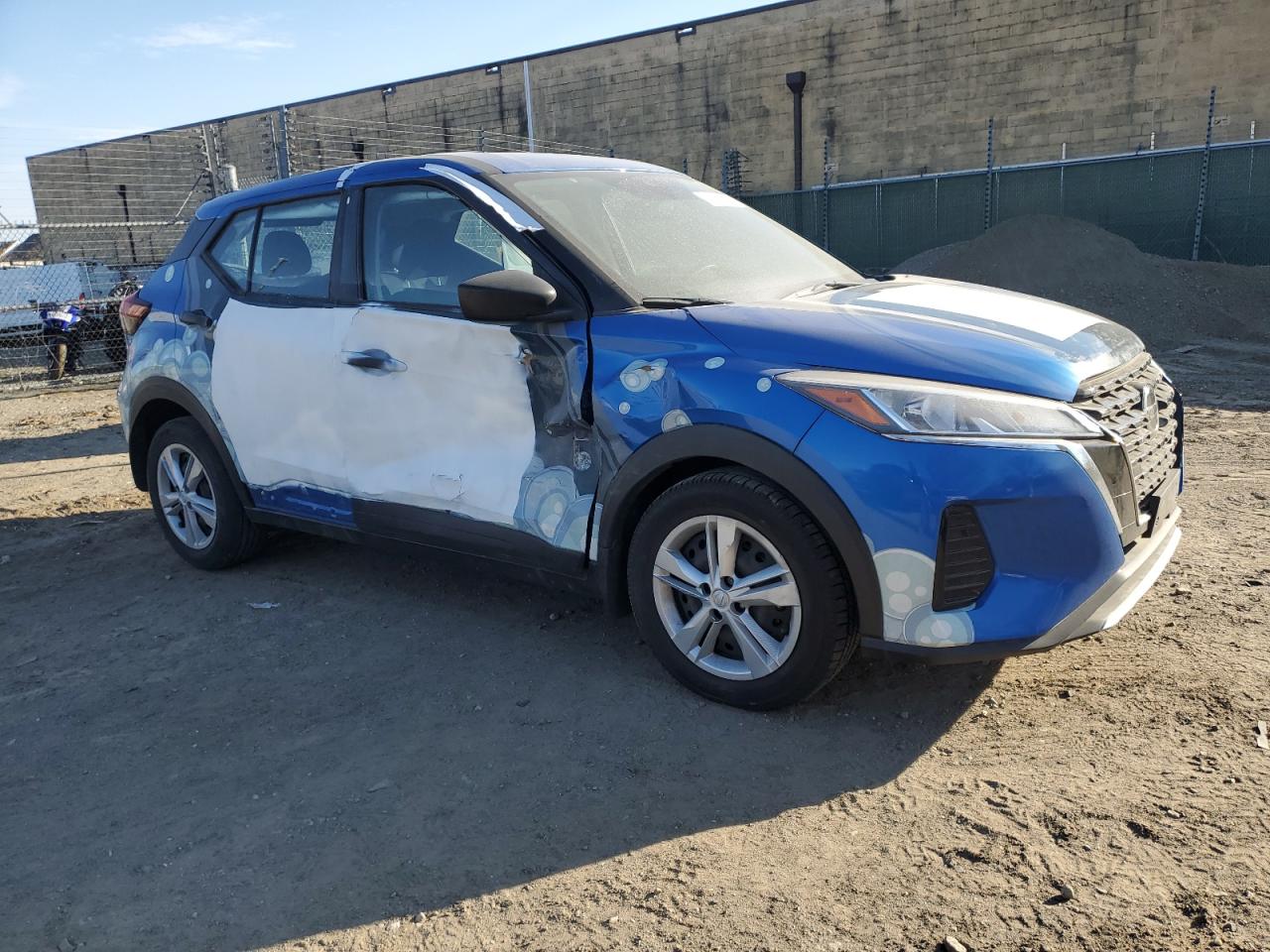 2021 Nissan Kicks VIN 3N1CP5BV0ML484262 Copart auction photo, side / minor dent/scratches damage thumbnail 4