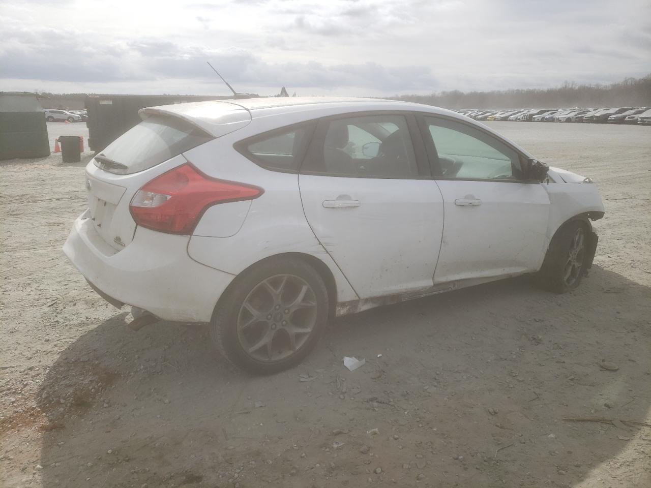 2014 Ford Focus VIN 1FADP3K2XEL213076 Copart auction photo, front end / side damage thumbnail 3