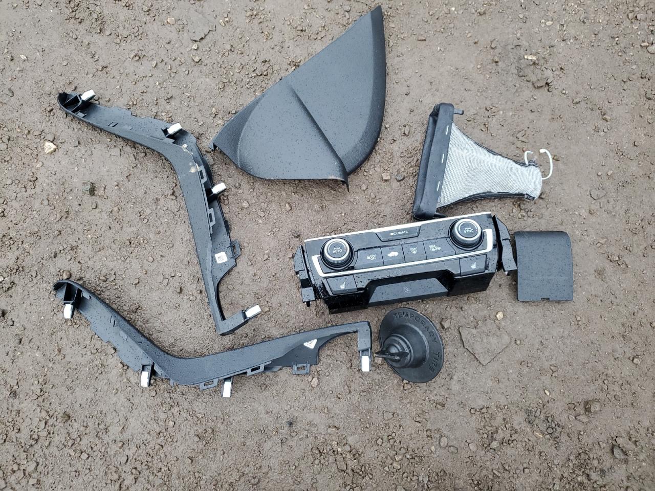 2018 Honda Civic VIN 2HGFC2F81JH032111 Copart auction photo, vandalism / side damage thumbnail 12