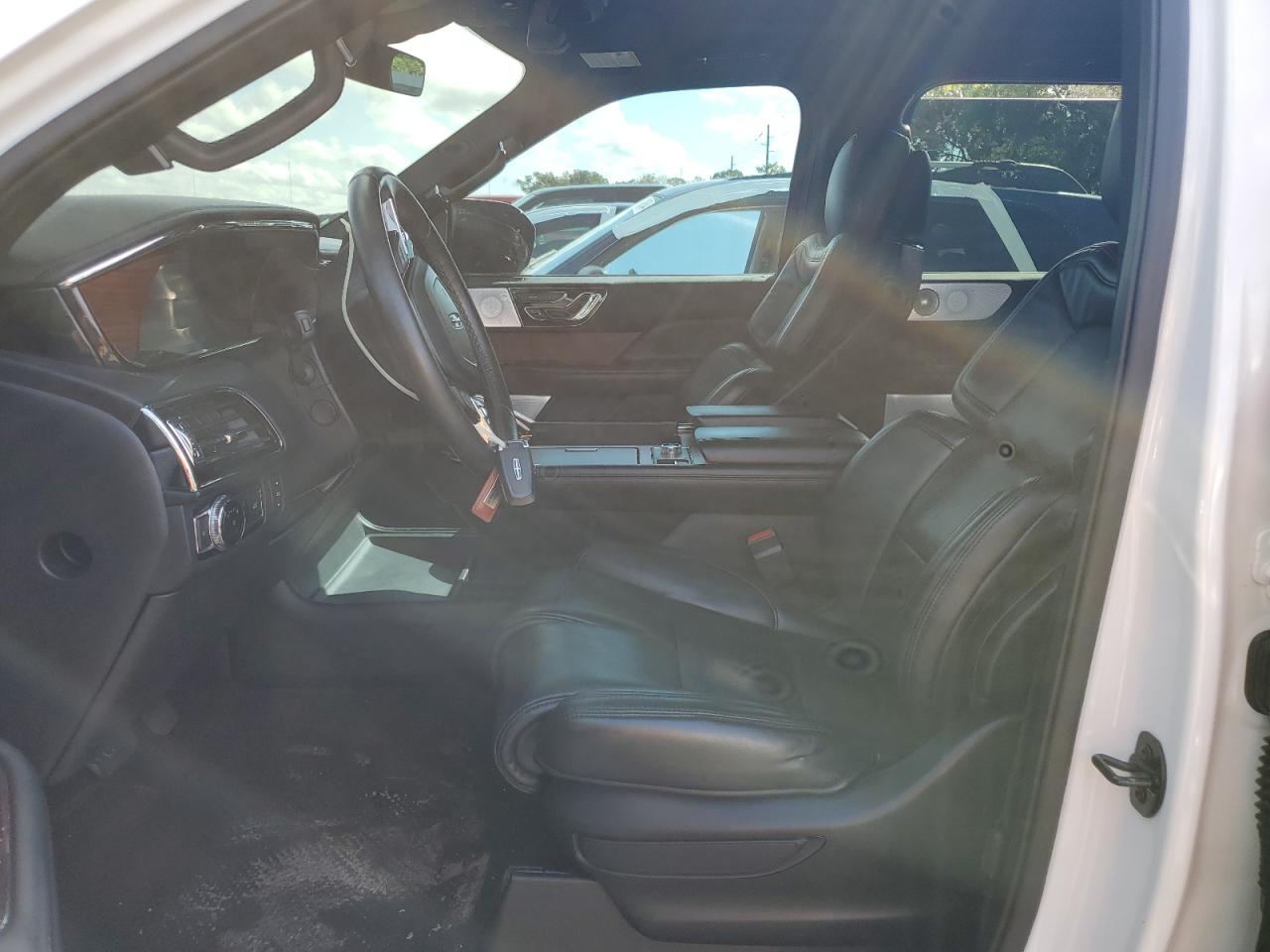 2020 Lincoln Navigator VIN 5LMJJ2LT1LEL00178 Copart auction photo, water/flood damage thumbnail 7