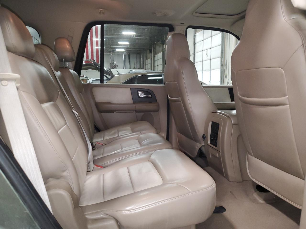 2005 Ford Expedition VIN 1FMFU18505LA02577 Copart auction photo, front end damage thumbnail 11