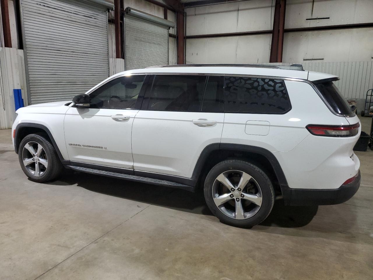 2021 Jeep Grand Cherokee VIN 1C4RJKBG5M8202561 Copart auction photo, rear end / minor dent/scratches damage thumbnail 2
