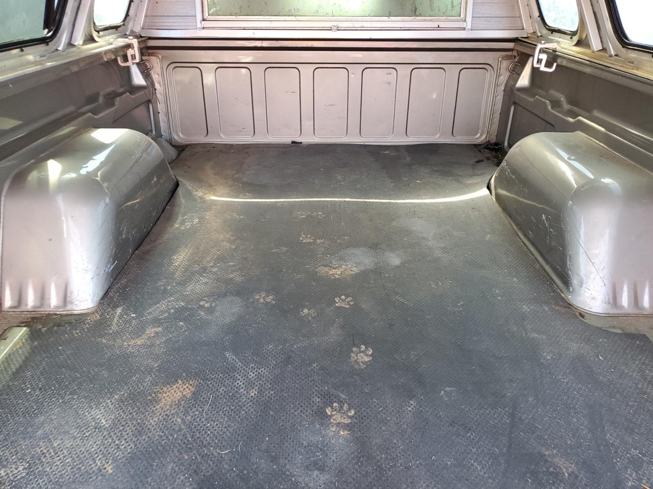 2000 Chevrolet S-10 Pickup VIN 1GCCS19W7Y8296104 Copart auction photo, all over damage thumbnail 11