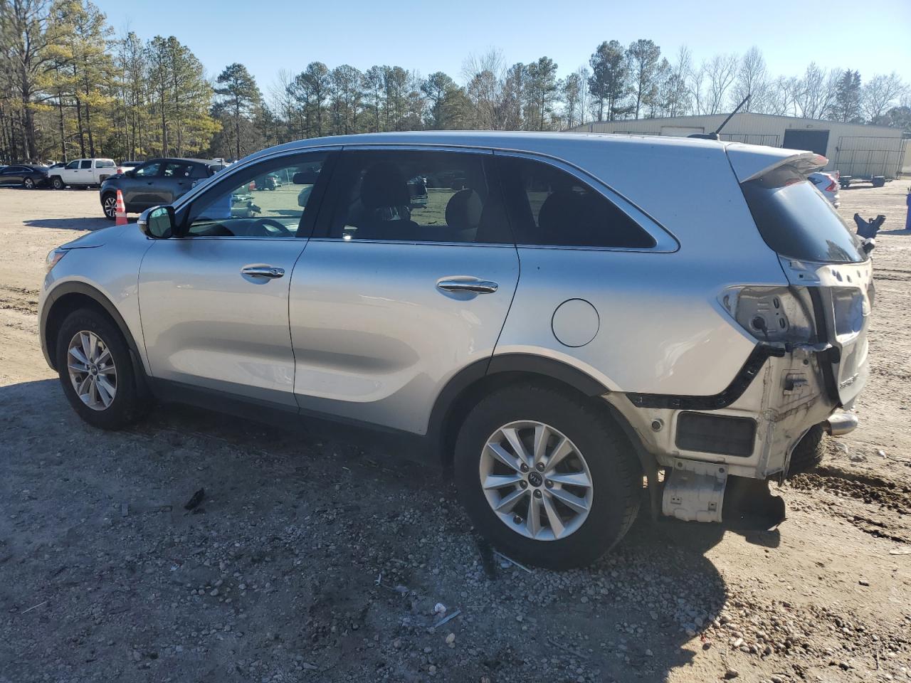 2019 KIA Sorento VIN 5XYPG4A39KG569663 Copart auction photo, all over damage thumbnail 2