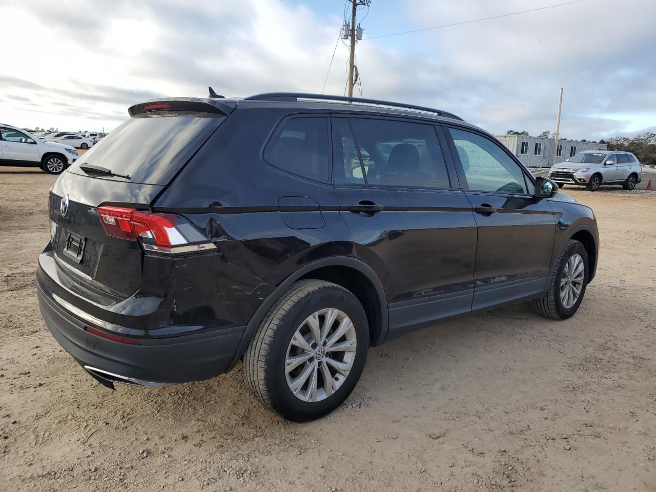 2020 Volkswagen Tiguan VIN 3VV1B7AX7LM090852 Copart auction photo, all over damage thumbnail 3