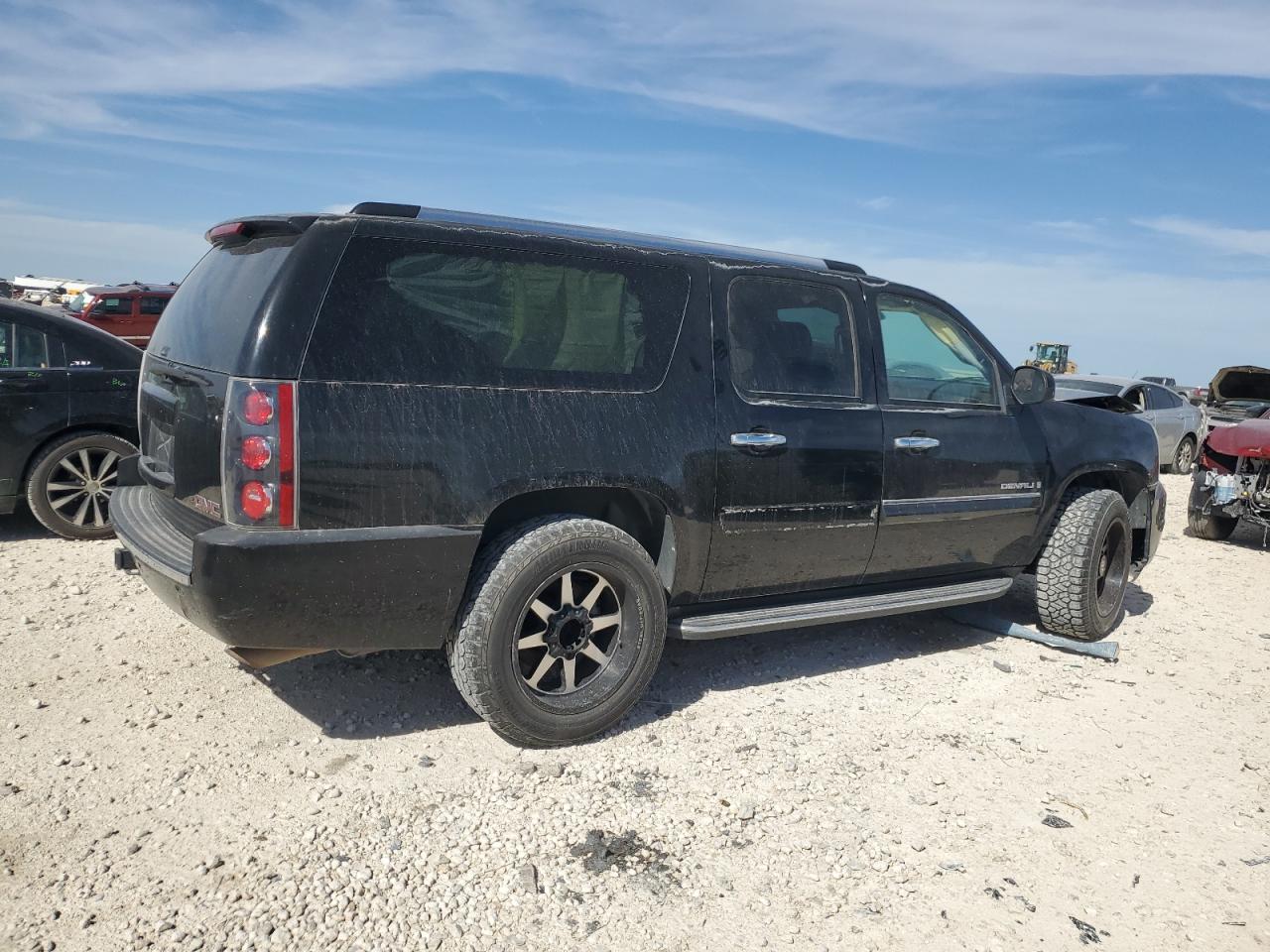 2007 GMC Yukon VIN 1GKFK66867J290175 Copart auction photo, front end damage thumbnail 3