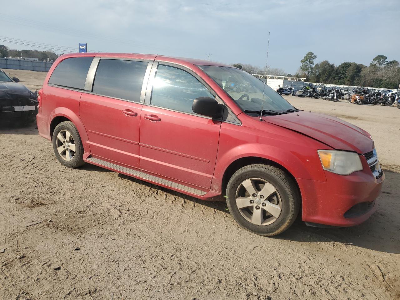 2013 Dodge Caravan VIN 2C4RDGBG6DR633094 Copart auction photo, front end / side damage thumbnail 4