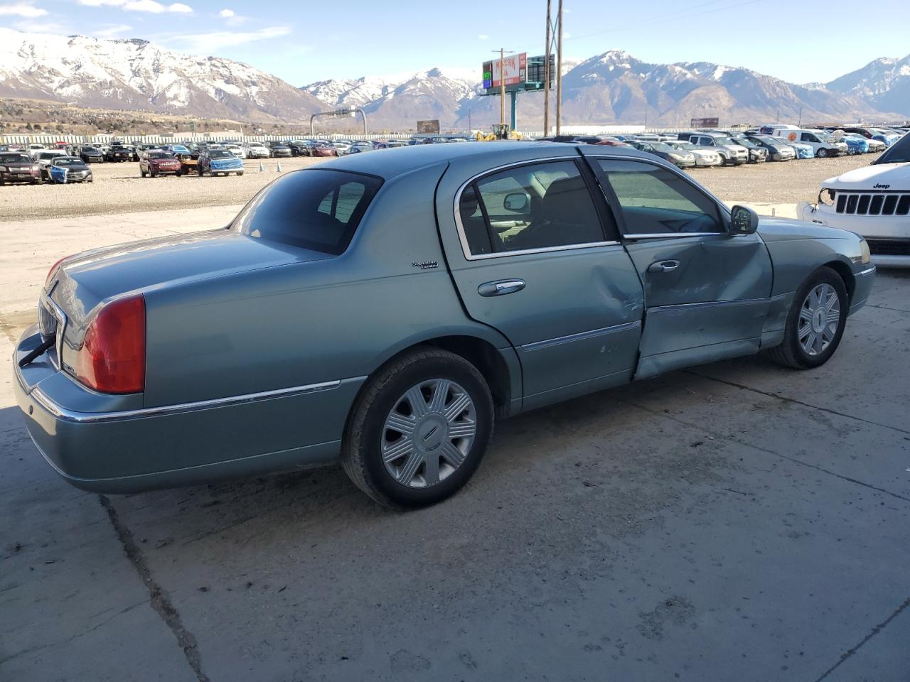 2005 Lincoln Town Car VIN 1LNHM82W85Y620252 Copart auction photo, side damage thumbnail 3