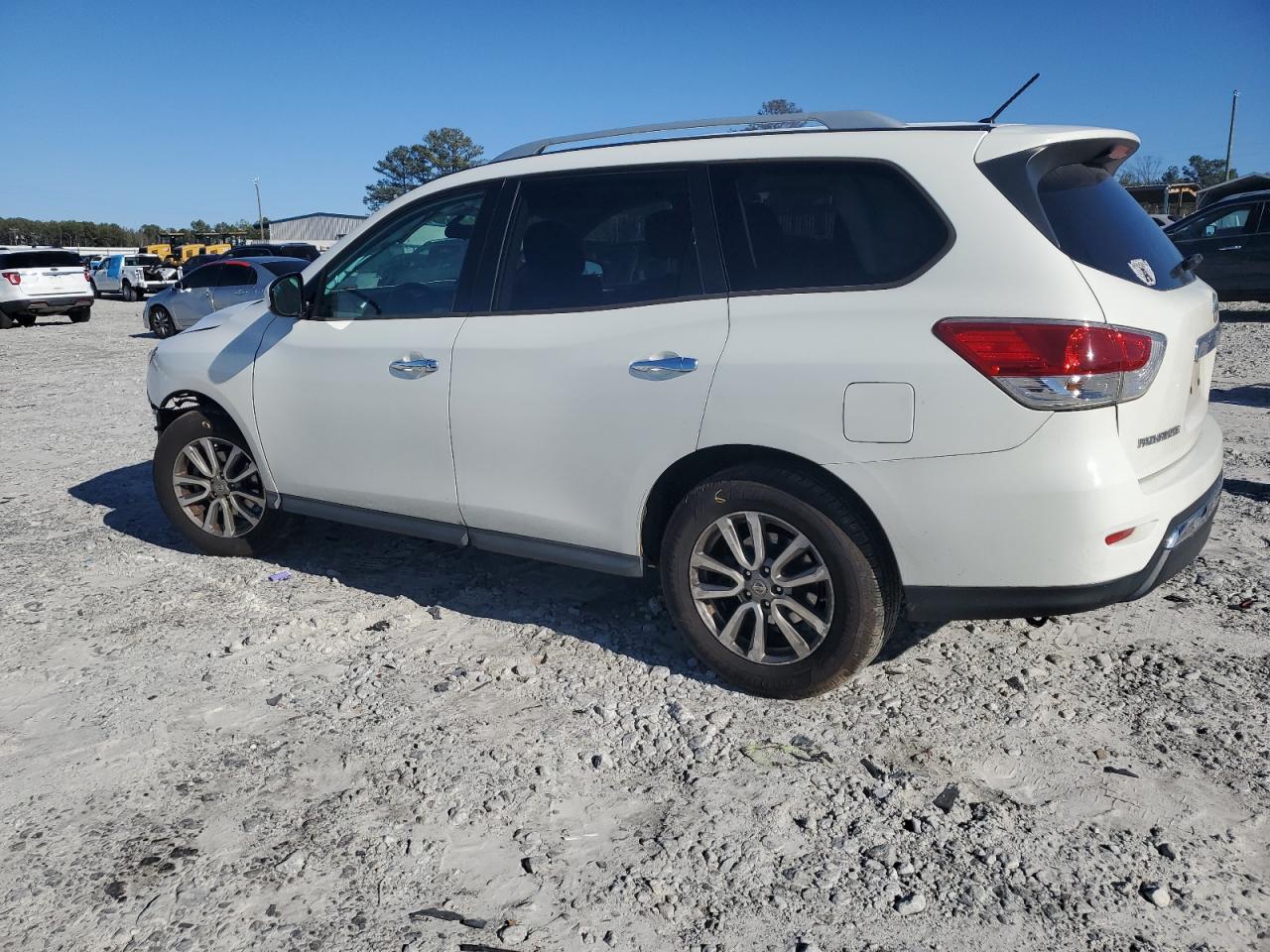 2016 Nissan Pathfinder VIN 5N1AR2MM2GC642808 Copart auction photo, front end / minor dent/scratches damage thumbnail 2