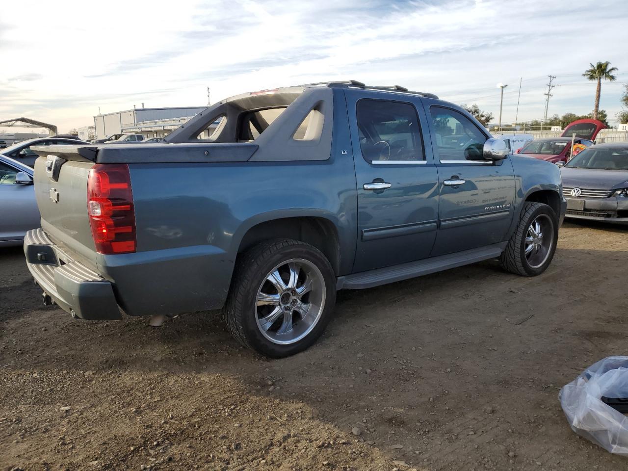 2011 Chevrolet Avalanche VIN 3GNMCFE05BG396839 Copart auction photo, side damage thumbnail 3