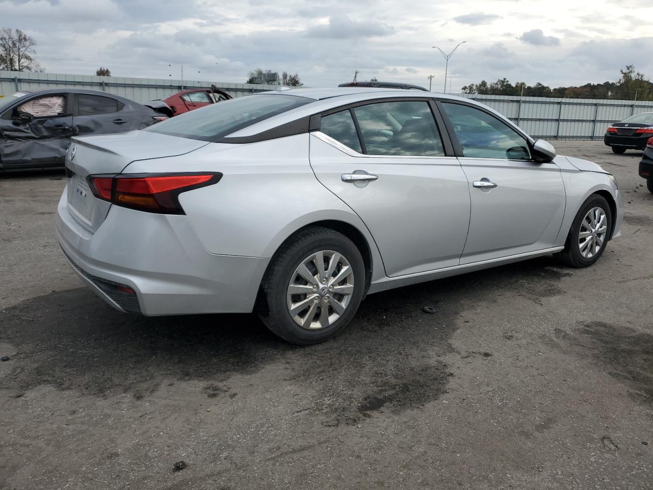 2020 Nissan Altima VIN 1N4BL4BV4LC233758 Copart auction photo, front end damage thumbnail 3