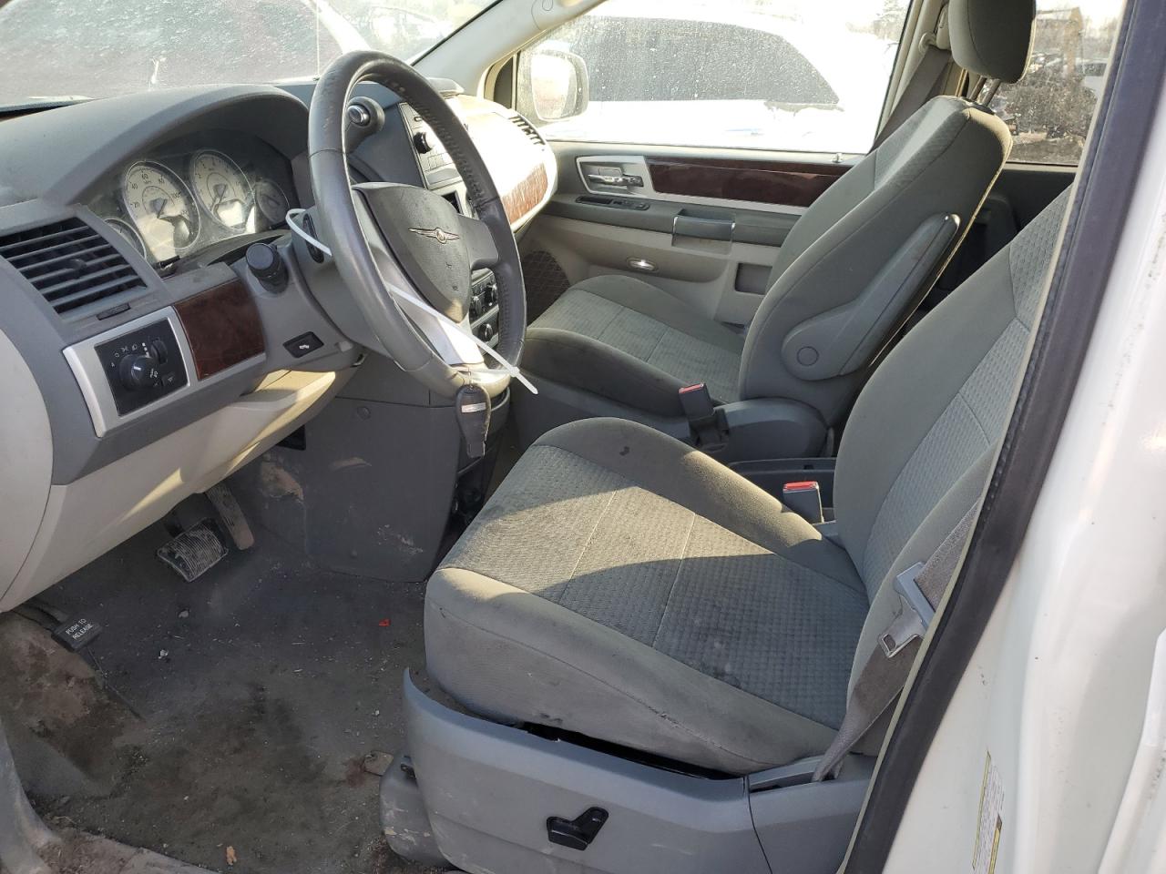 2010 Chrysler Town & Country VIN 2A4RR5D12AR176482 Copart auction photo, front end / minor dent/scratches damage thumbnail 7