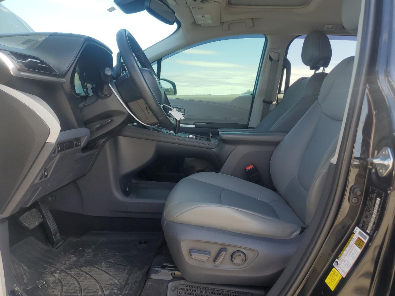 2021 Toyota Sienna VIN 5TDJSKFC6MS022731 Copart auction photo, front end / minor dent/scratches damage thumbnail 7